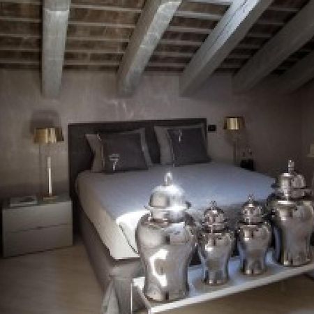 Seven Historical Suites Trieste Phòng bức ảnh